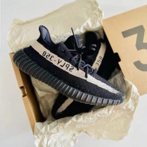 รองเท้าผ้าใบ Yeezy