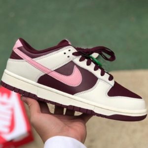 Nike Dunk Low Valentine