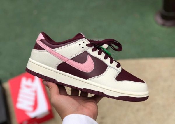 Nike Dunk Low Valentine