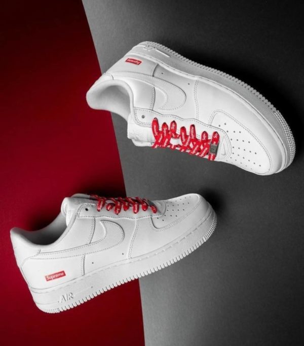 Nike Air Force 1 SUPREME มีเชือก 2 สีขาวกับแดง